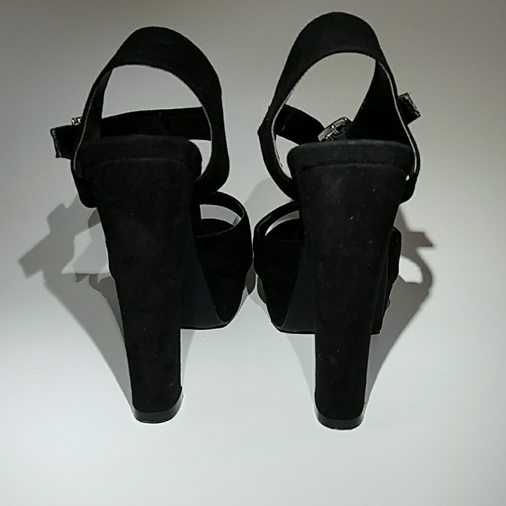 Heels - Picture 3 of 3